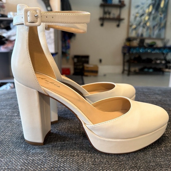 Ankis Elegant Off White Ankle Strap Platform Block 4 in Heels closed Toe Pump - Picture 4 of 7